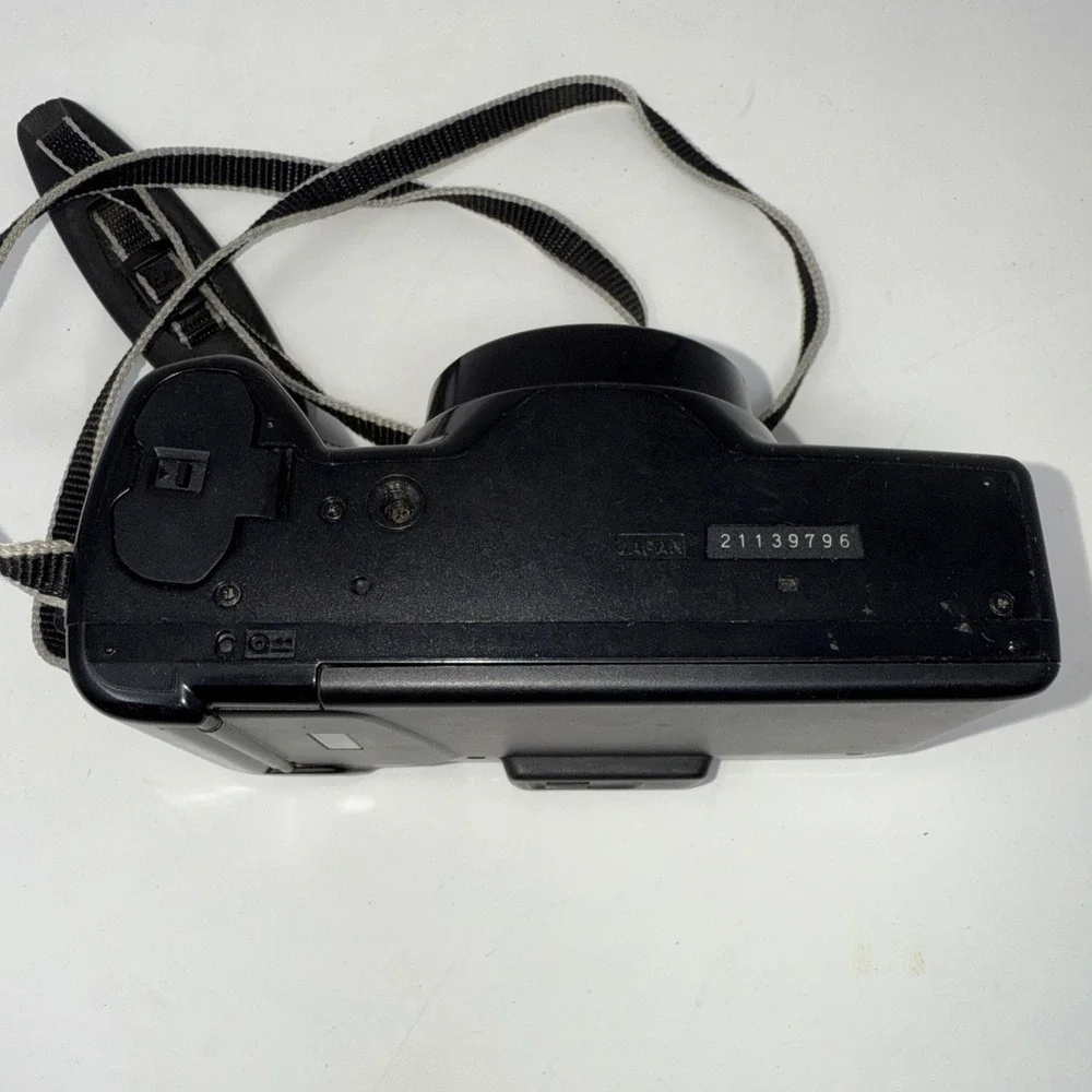 Minolta Freedom Zoom 90 Date 35mm Point & Shoot Film Camera With Bag PARTS ONLY